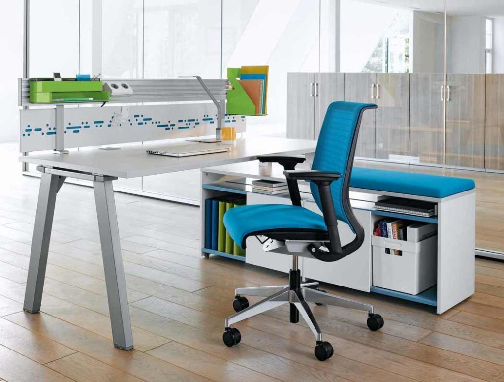 Kết hợp hoàn hảo bàn văn phòng và ghế Fami