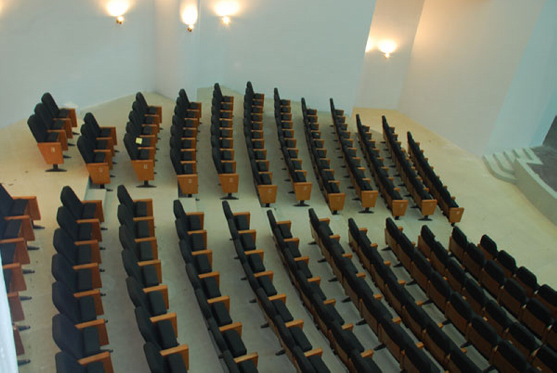 Ghế hội trường cao cấp được sử dụng và bố trí theo bậc thang