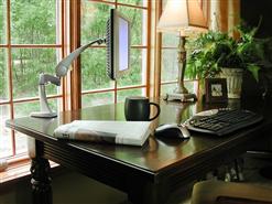  Nên đặt gì trên mẫu bàn làm việc Xuân Hòa để mang lại tài lộc