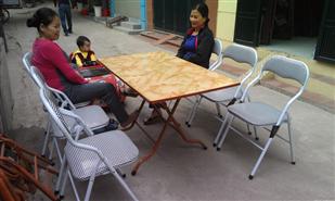  Bàn ăn gấp Xuân Hòa với hai cơ cấu gấp chân khác nhau