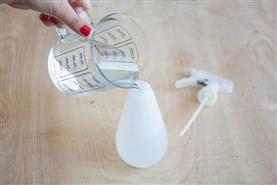 Tổng hợp mẹo làm sạch bàn ăn kính cho chị em nội trợ